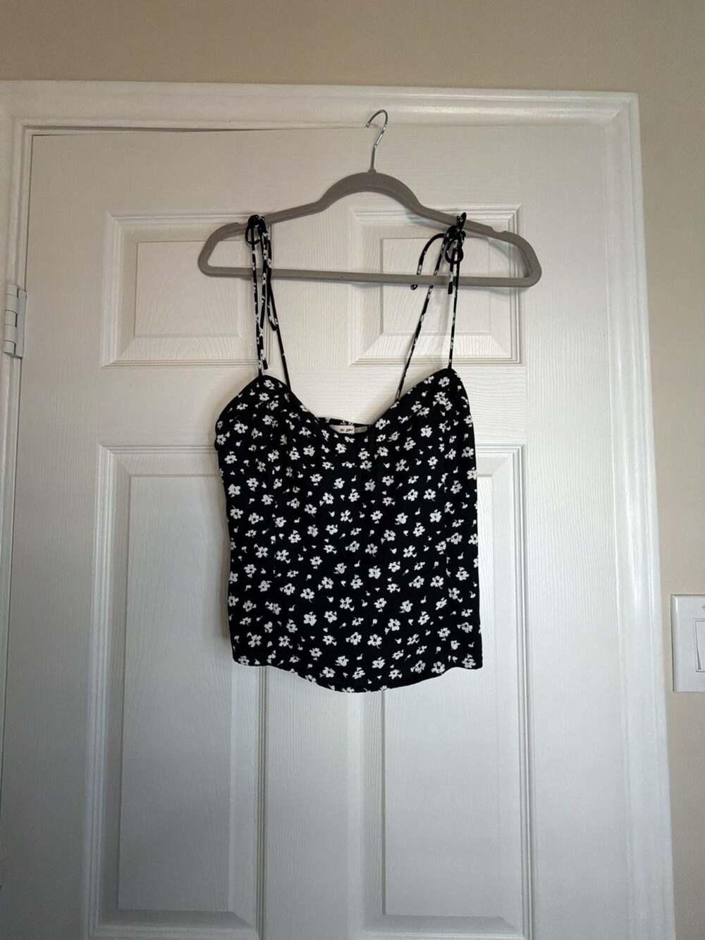 Mi Ami Black and White Floral Tie Strap Camisole Crop Top Size S